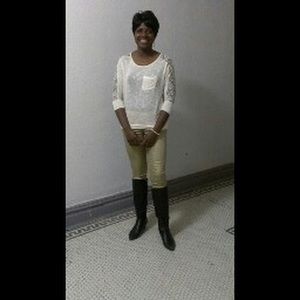 Meet your Posher, Alicia